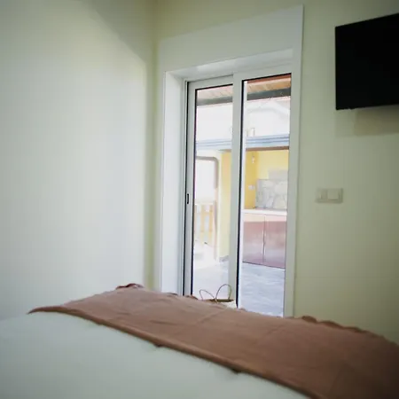 Casa Pao De Lo Vale S Domingos Vakantiehuis Raiva